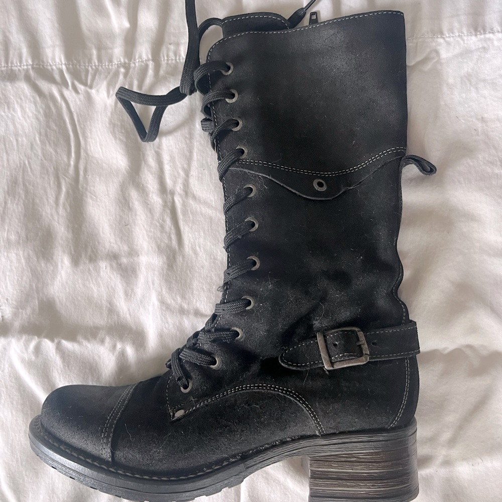 Size 7 (38) tall Crave boots.  Hits mid calf.  Lace up/side zipper.  Good tread